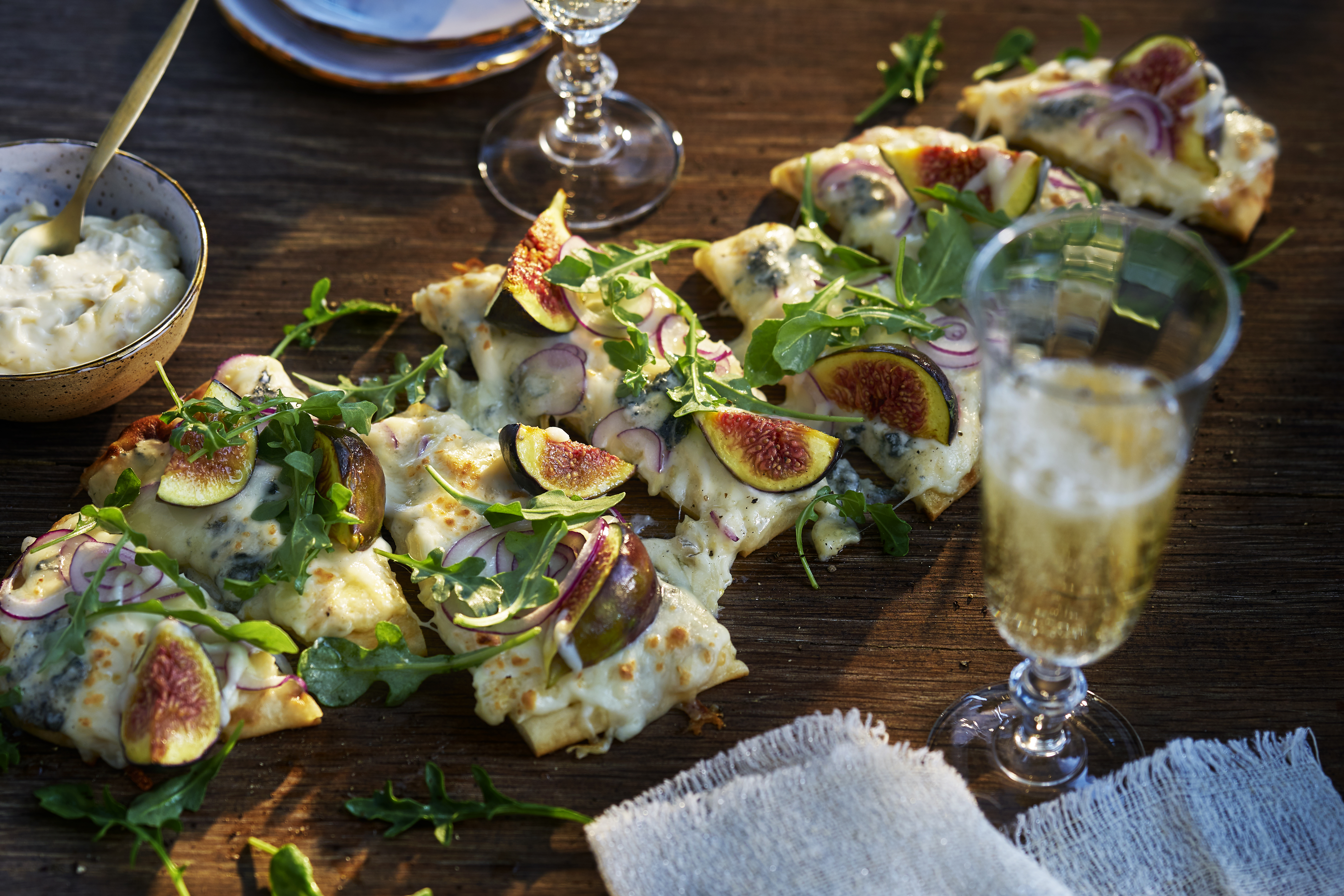 fig pizza on table beauty image