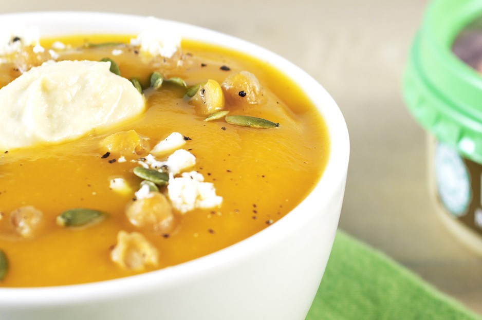 roasted garlic hummus soup in a bowl